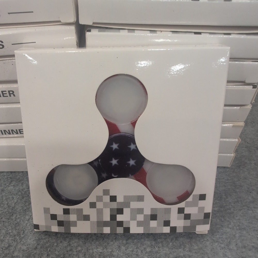 Lot of 25 American Flag Fidget Spinner Patriotic USA Theme Toy - Picture 5 of 5